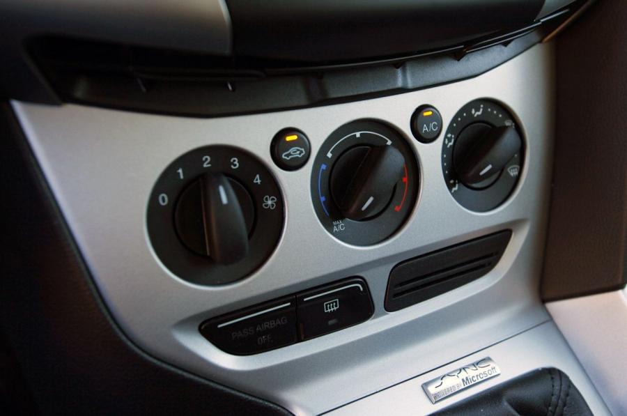  Ford Focus 2012 года  (фото 22 из 62)